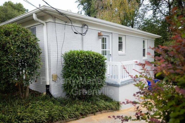 Building Photo - 121 Scarlett St