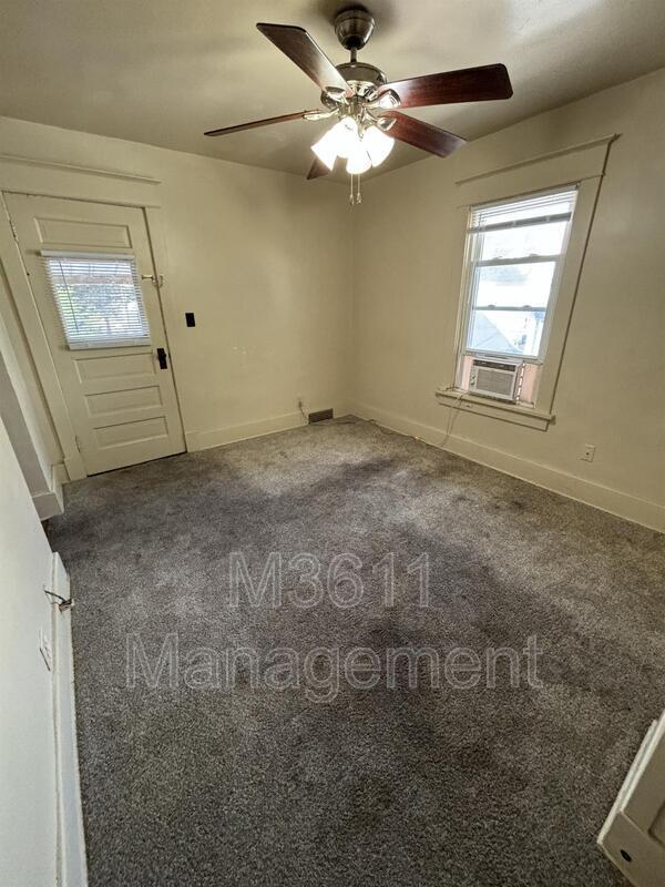 Building Photo - 1727 S 13th St