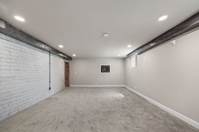 Building Photo - Thiel on 9th