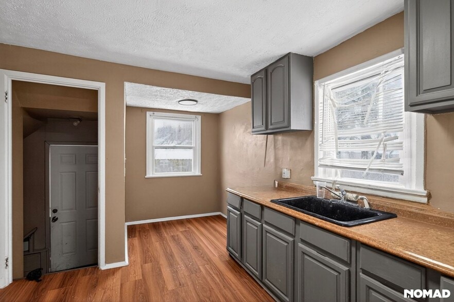 Building Photo - 3894 E 144th St