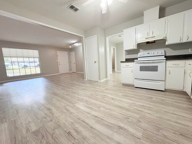 Building Photo - 1840 Devra Dr