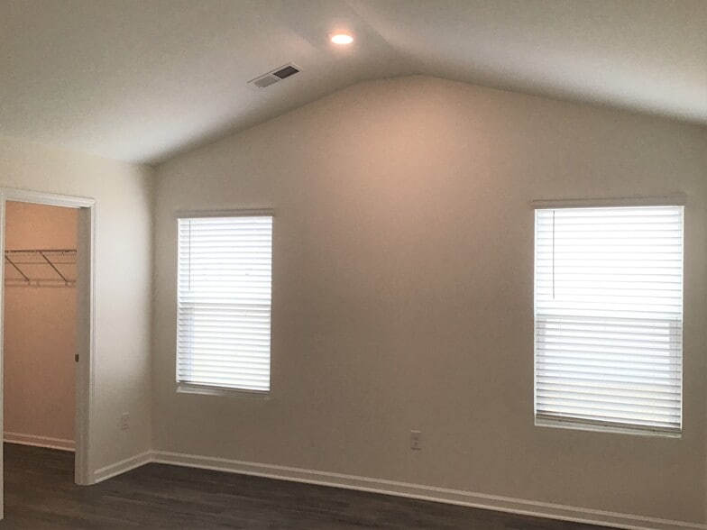 Building Photo - 1208 Dogwood Neck Dr