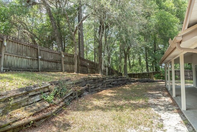 Building Photo - 1425 Whispering Woods Way
