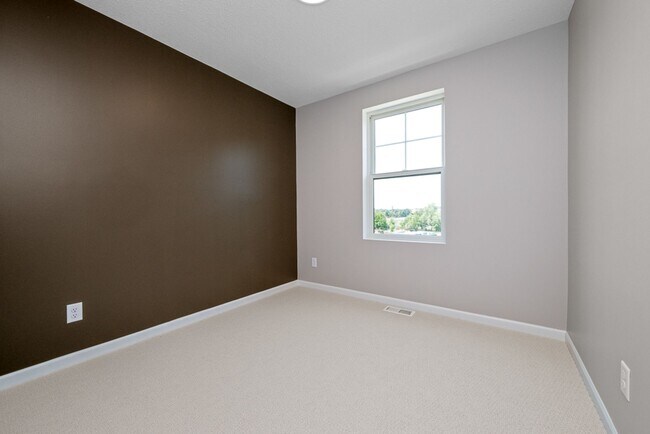 Building Photo - 848 Woodlawn Ave