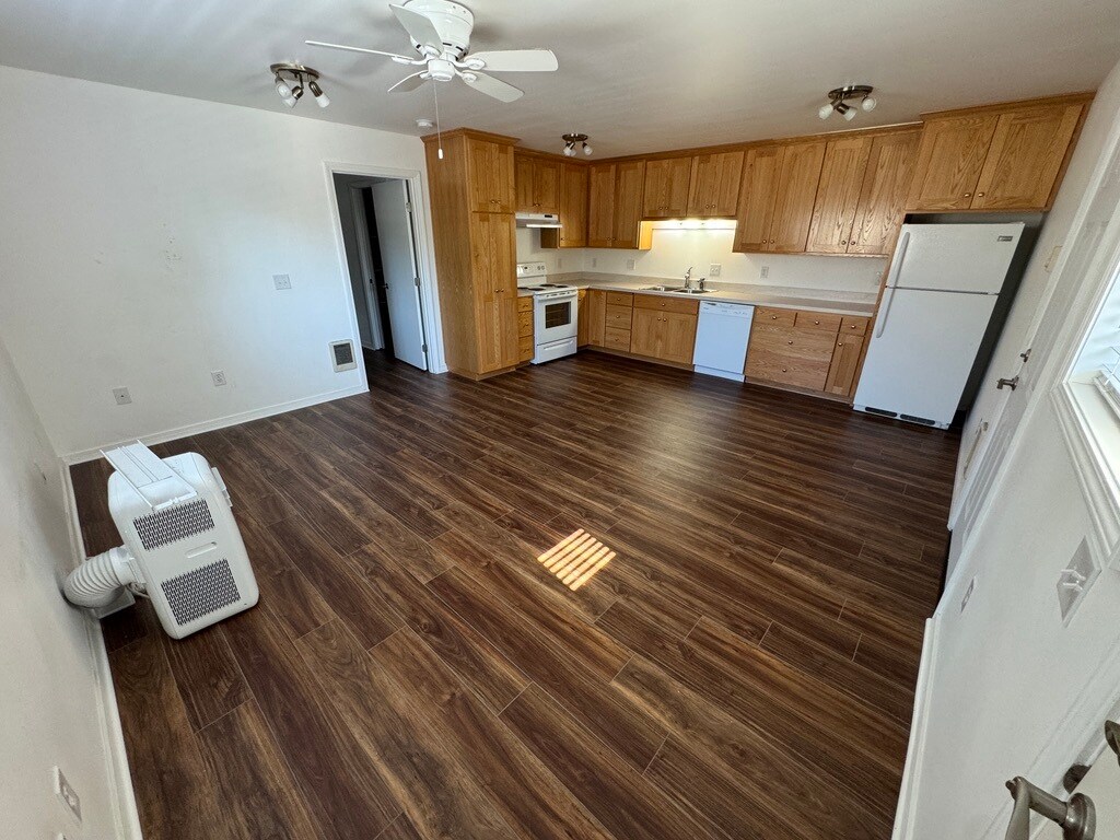 Kitchen/Living Area - 1811 17th Ave SE