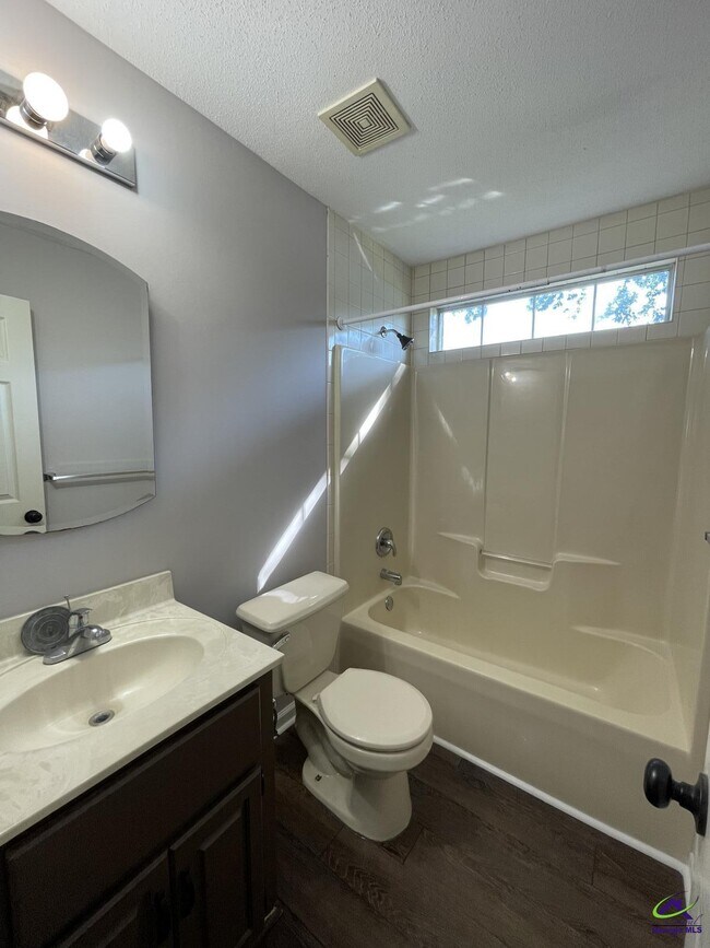 Building Photo - 102 S Gala Ct
