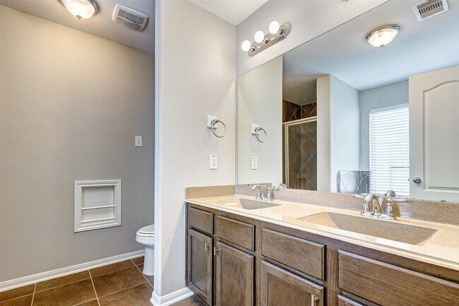 Building Photo - 12943 Pecan Shores Dr