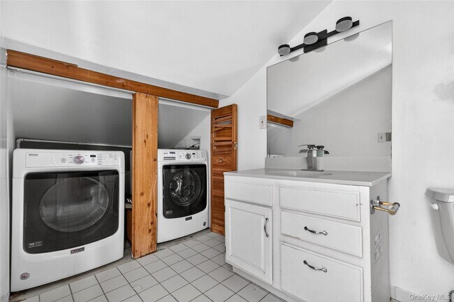 Building Photo - 79 Quaker Hill Rd