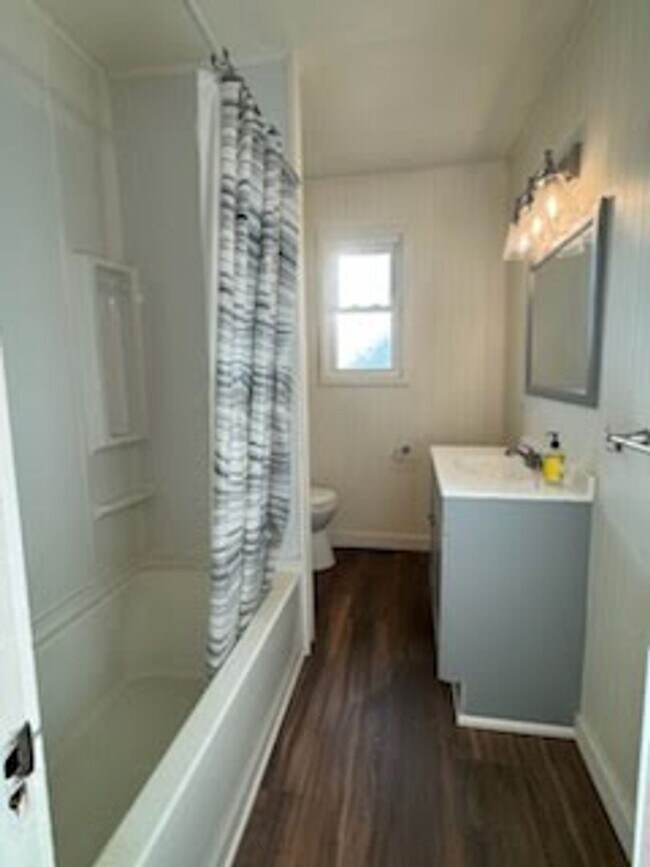 Building Photo - 505 Royal Manor Rd