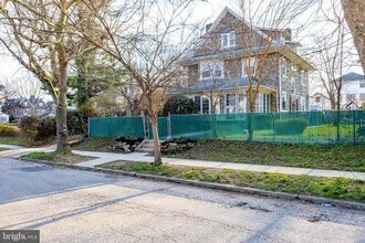 Building Photo - 2216 Georges Ln