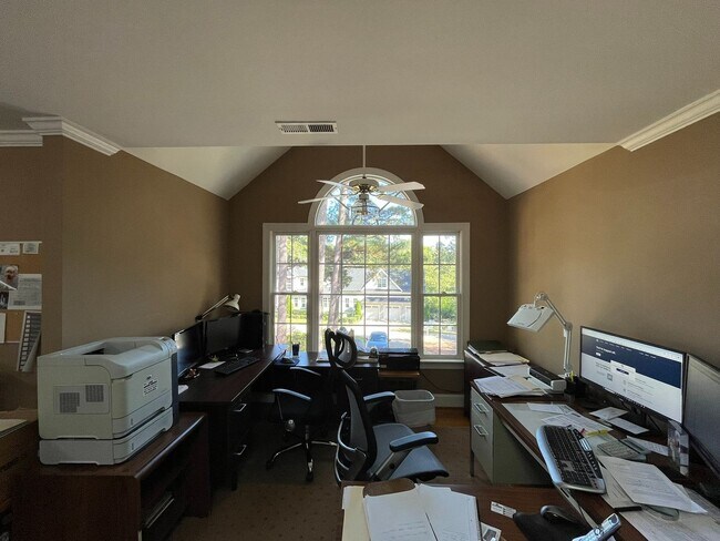 Building Photo - Incredible 5BD, 4.5BA House in Downtown Ra...
