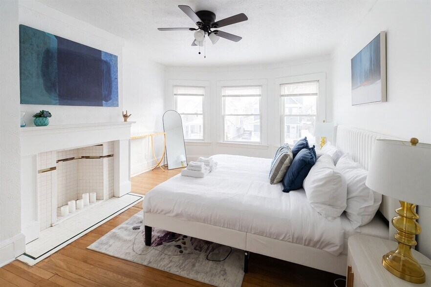 Building Photo - 1444 E 108th St