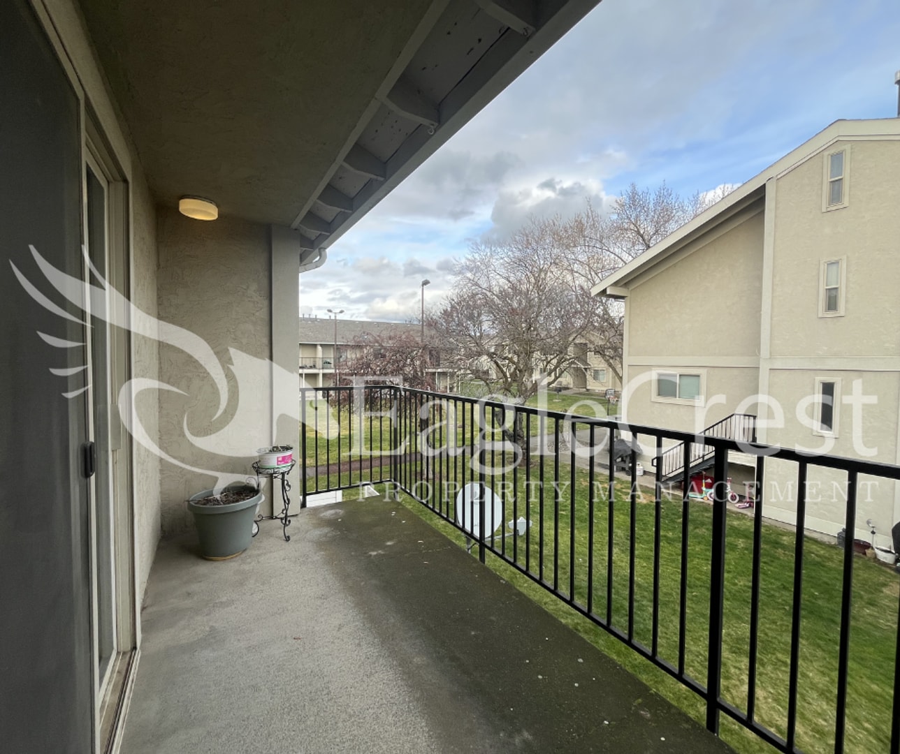 Building Photo - Availability at the Vineyards! 2 Bedroom 2 Bath ~ 2nd Floor Apartment **$200.00 Off 2nd Months Re...