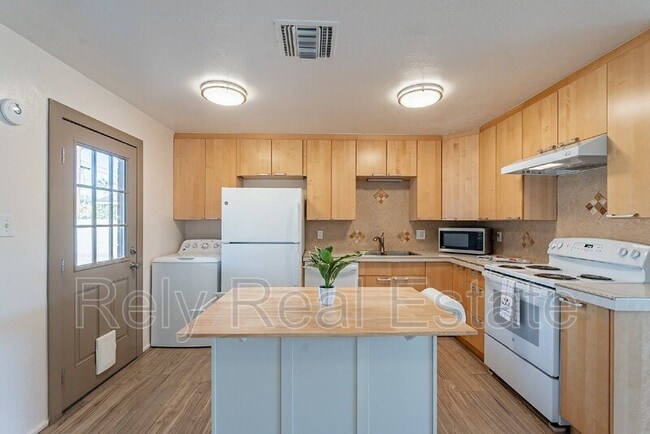 Building Photo - 8416 E Rancho Vista Dr
