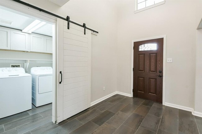 Building Photo - 112 Glade Bridge Ct