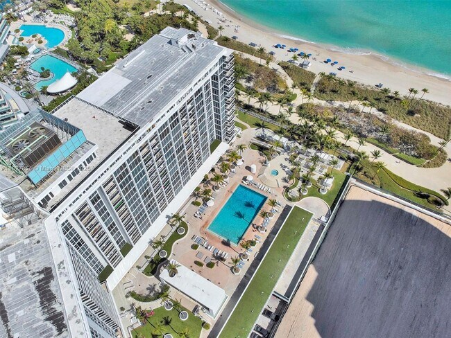 Building Photo - 10275 Collins Ave