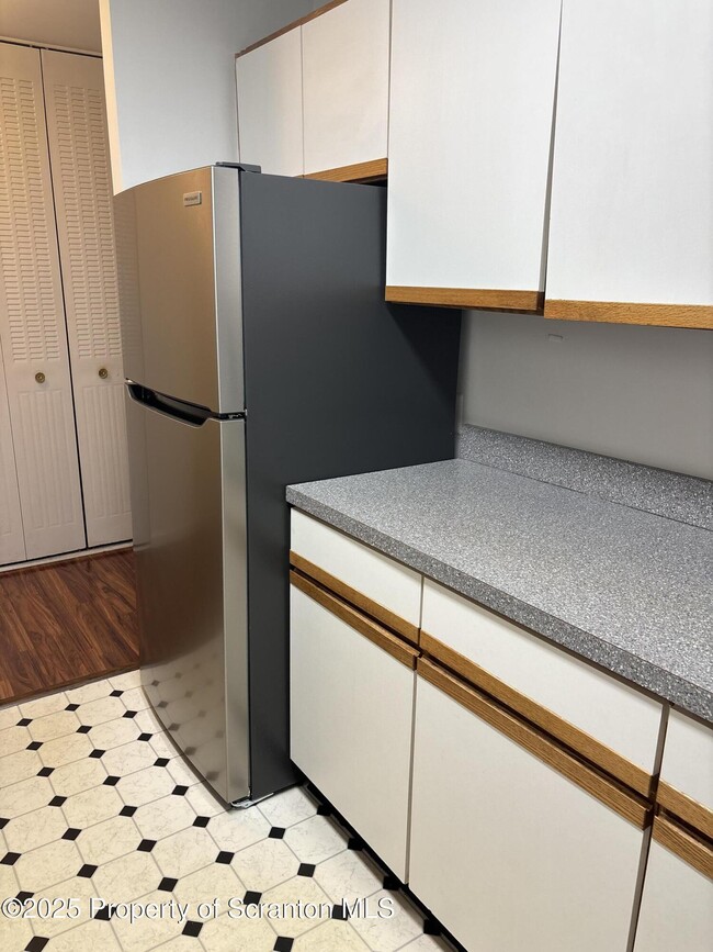 Building Photo - 1704 Summit Pointe