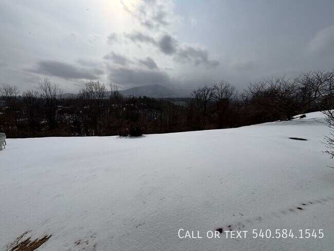 Building Photo - 3776 Kenwick Trail