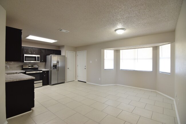 Building Photo - 402 William Tell Dr