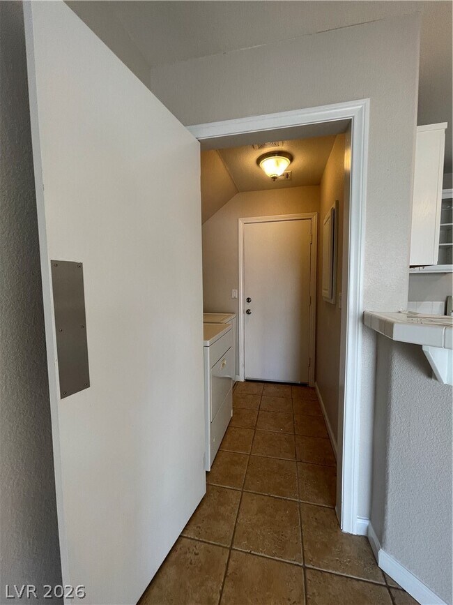 Building Photo - 7127 Brassica Ct