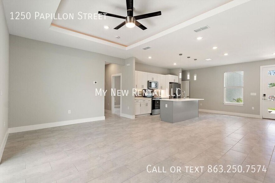 Building Photo - 1250 Papillon St