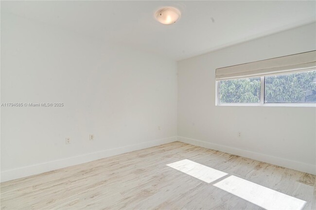 Building Photo - 7541 SW 61st Ave