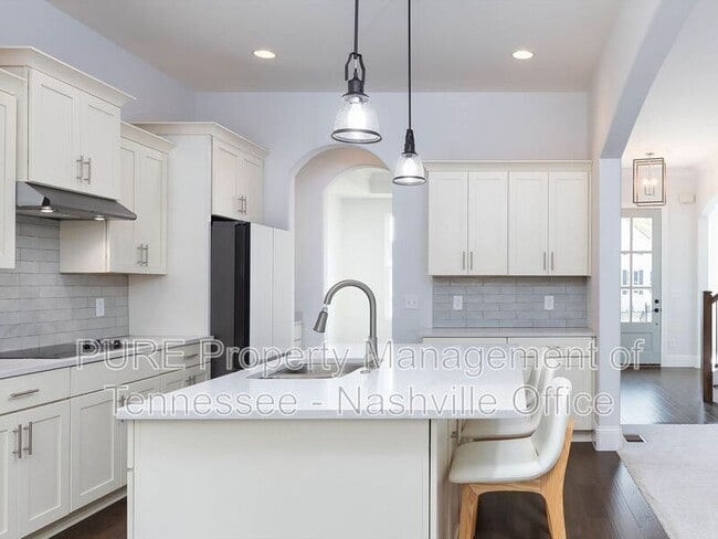 Building Photo - 631 Silva Ln