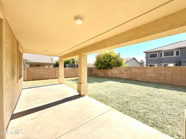 Building Photo - 15029 W Riviera Dr