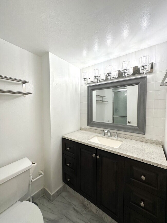 Building Photo - 18041 Biscayne Blvd