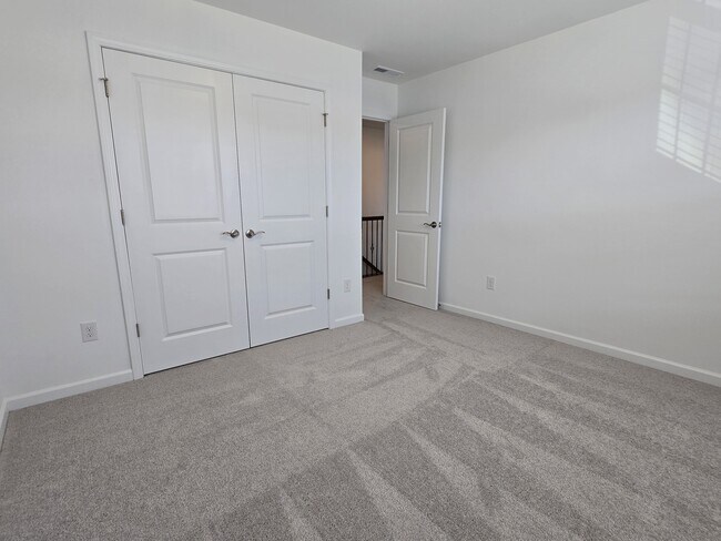 Building Photo - 5525 Hydrangea St