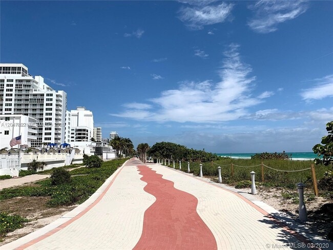 Building Photo - 5401 Collins Ave