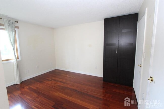 Building Photo - 208 Ravens Crest Dr