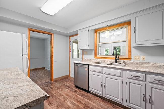 Building Photo - 11 S Church St