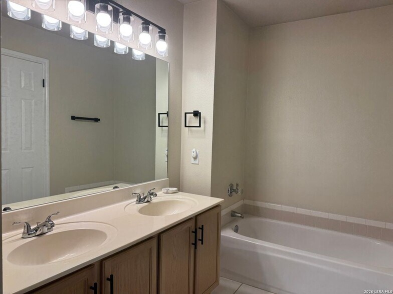 Building Photo - 1136 Berry Creek Dr