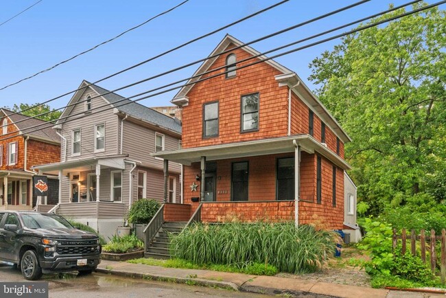 Building Photo - 5521 Mattfeldt Ave