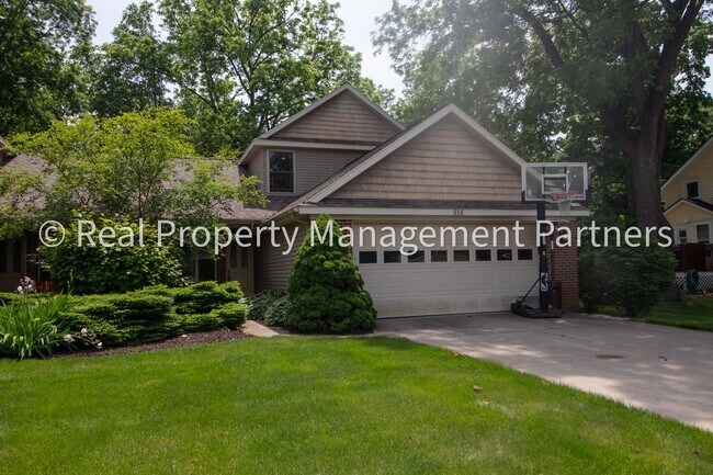 Primary Photo - Fully Furnished 3BR/2BA Condo – Near River...