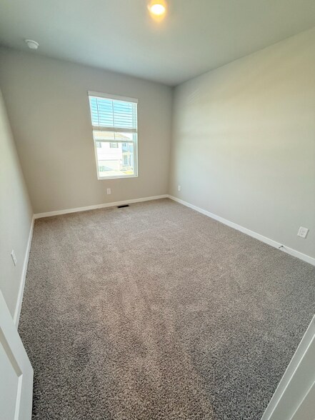 Building Photo - 7809 N 169th St