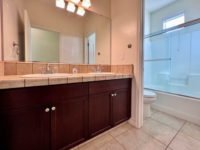 Building Photo - $2,695 Church & Clovis Ave., 4 Bedroom House - Edna Ave. Fresno / Energy Efficient