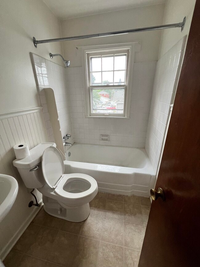 Building Photo - 4423 Vermaas Ave