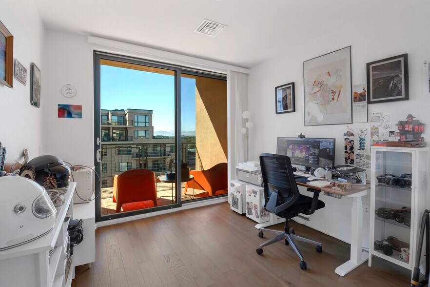 Building Photo - 17 W Vernon Ave