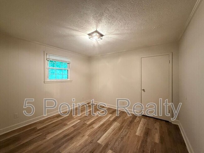 Building Photo - 2121 Bracey Cir