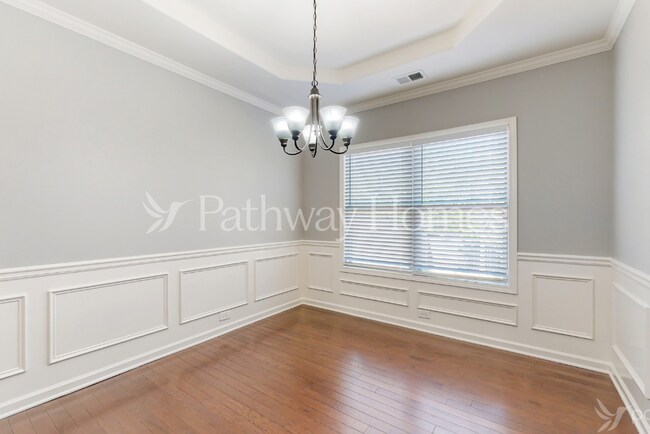 Building Photo - 3922 Lake Manor Way
