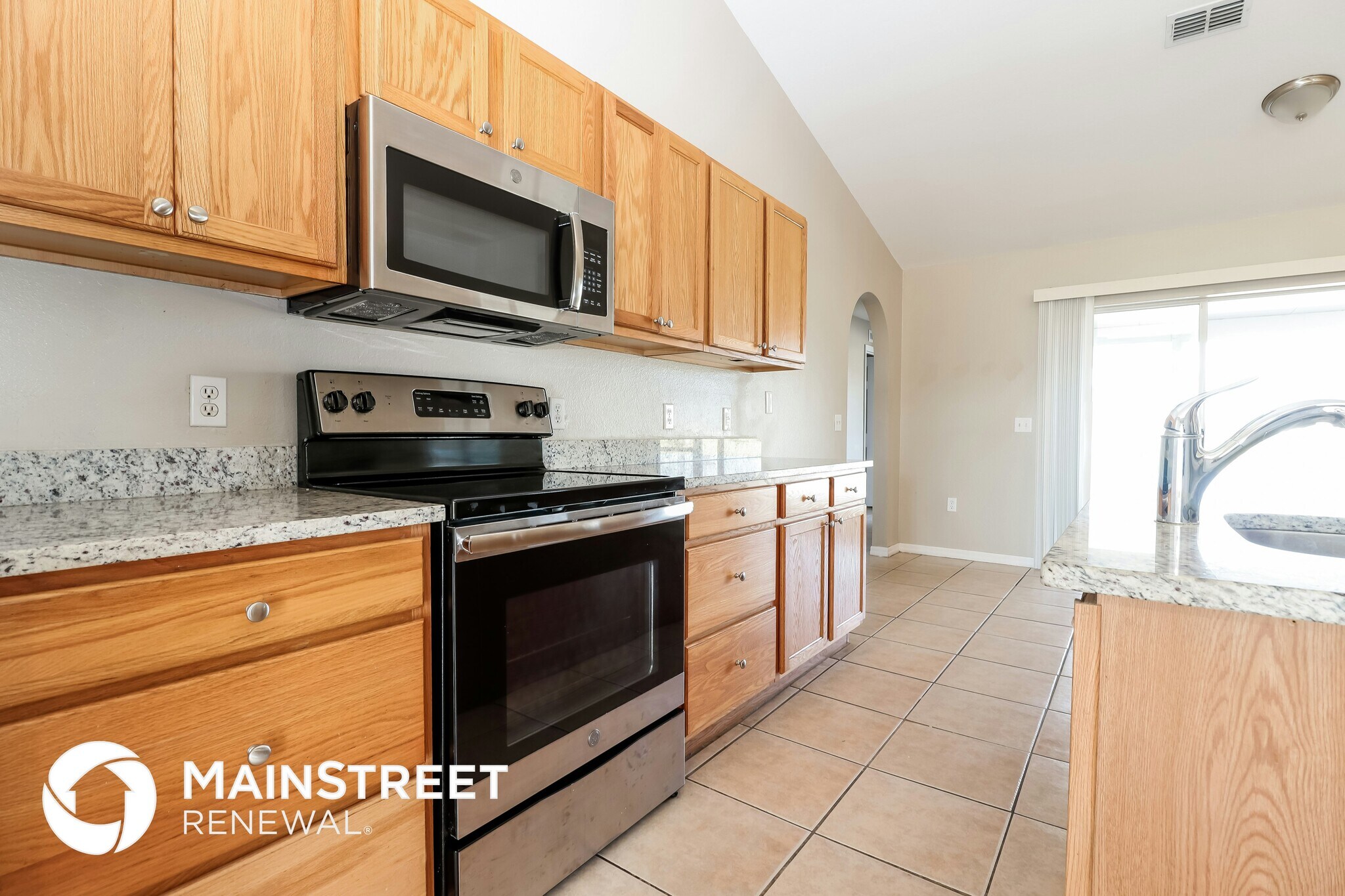 Building Photo - 527 NE 6th Pl