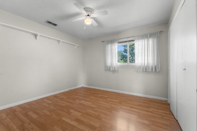 Building Photo - 616 Pinewood Dr