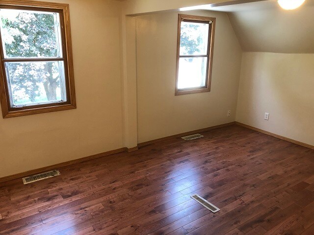 Building Photo - 2113 Oakland Ave E