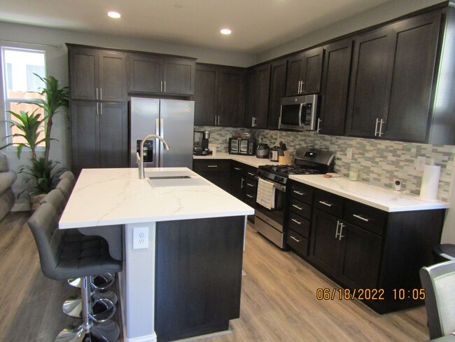 Building Photo - Beautiful Newer Two Story Home in The Gate...
