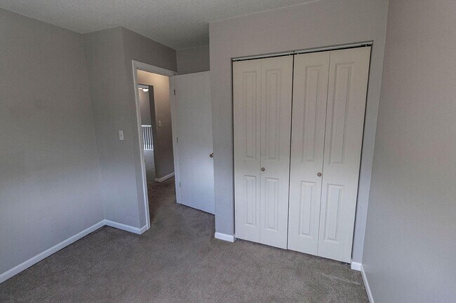 Building Photo - 7217 N Moberly Dr