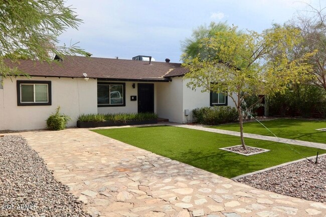 Primary Photo - 1107 W Turney Ave