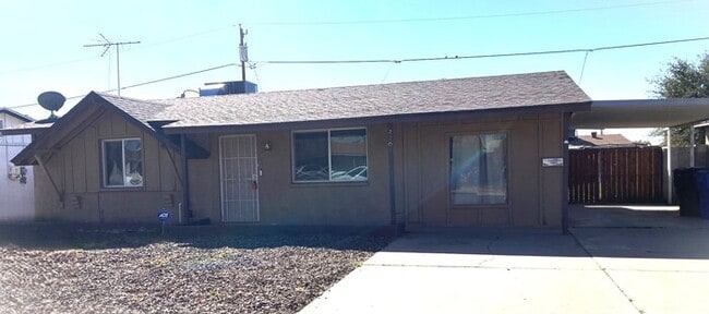 Building Photo - Stunning remodeled 3-bedroom home