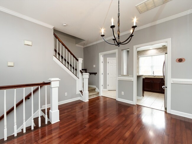 Building Photo - 4936 S Hill View Dr